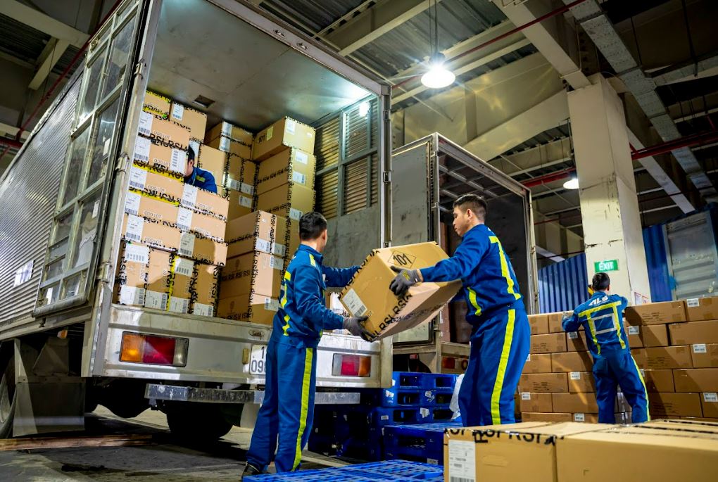 Gửi hàng đi Canada tại Quận 1